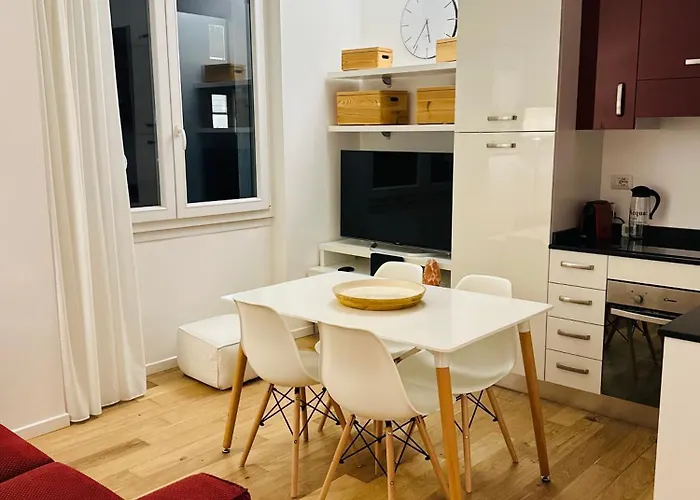 Xenia - Cozy Two-room In Station Mediolan