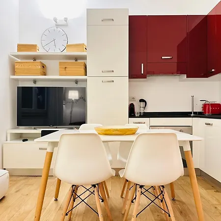 Xenia - Cozy Two-room In Station شقة ميلان